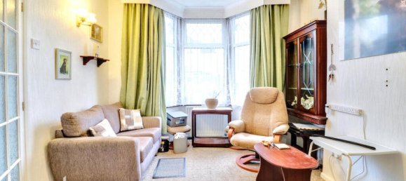 2 bedrooms Commercial property in Romford, United Kingdom No. 4820 3