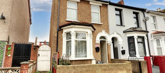 2 bedrooms Commercial property in Romford, United Kingdom No. 4820 2