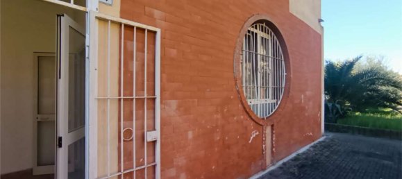 63m² Commercial property in Benevento, Italy No. 303759 22