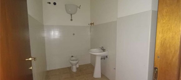 63m² Commercial property in Benevento, Italy No. 303759 10