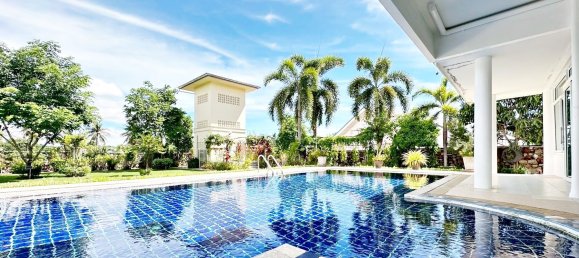 6 bedrooms Villa for sale in Pattaya, Chonburi, Eastern Thailand, Thailand № 173254 4