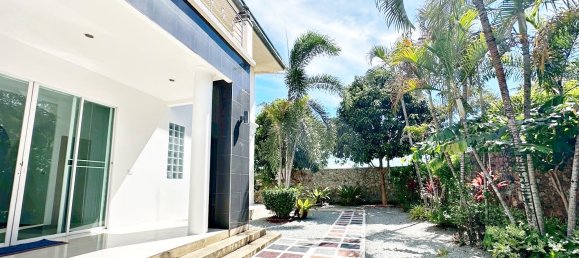 6 bedrooms Villa for sale in Pattaya, Chonburi, Eastern Thailand, Thailand № 173254 2