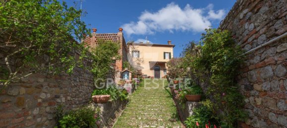 5 bedrooms House in Città della Pieve, Italy No. 49301 3