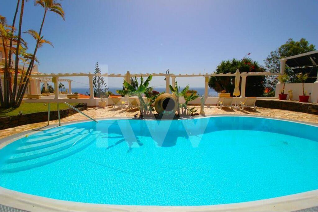 Hôtel à Canico, Portugal 1199m² No. 81771