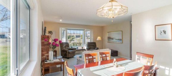 2 bedrooms House in British Columbia, Canada No. 1195 5