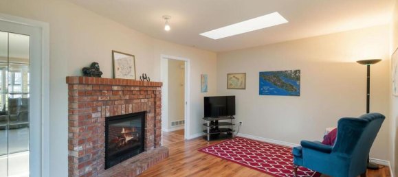 2 bedrooms House in British Columbia, Canada No. 1195 11