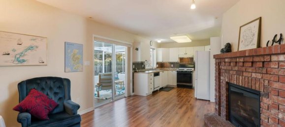 2 bedrooms House in British Columbia, Canada No. 1195 12