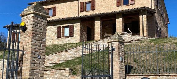 8-salle Maison à Urbania, Italy No. 148152 5