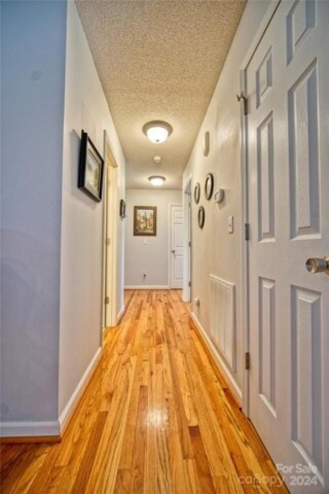 3 bedrooms House in Purlear, USA No. 379164