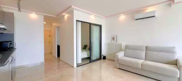 2 rooms Apartment in Cannes, France No. 328240 3