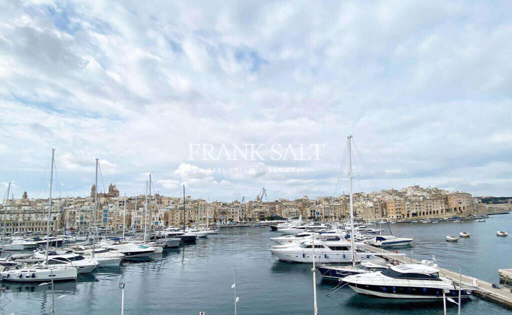 Apartamento de 3 dormitorios en Birgu, Malta No. 1077