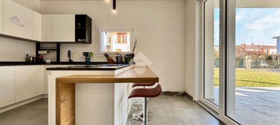 Villa de 4 habitaciónes en Rodengo Saiano, Italy No. 2420 17