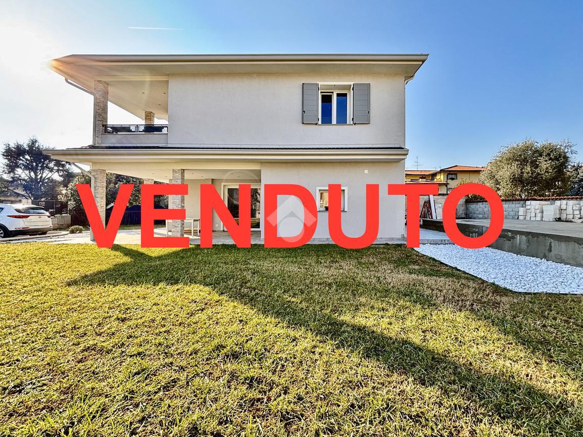 Villa de 4 habitaciónes en Rodengo Saiano, Italy No. 2420