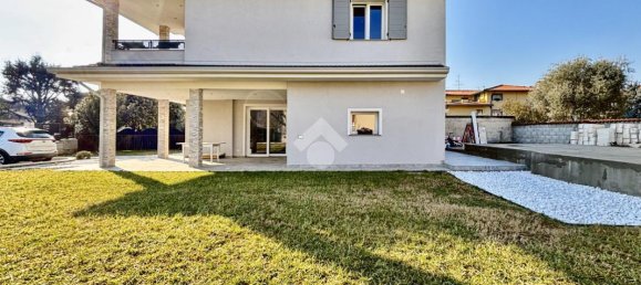 Villa de 4 habitaciónes en Rodengo Saiano, Italy No. 2420 2