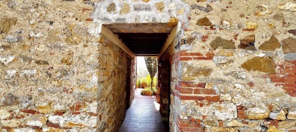 5 bedrooms House in Bucine, Italy No. 323230 12