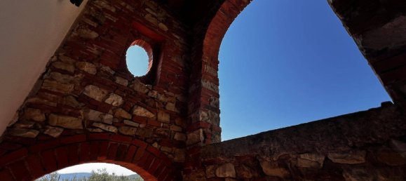 5 bedrooms House in Bucine, Italy No. 323230 8