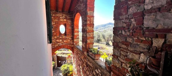 5 bedrooms House in Bucine, Italy No. 323230 7