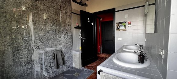 5 bedrooms House in Bucine, Italy No. 323230 33