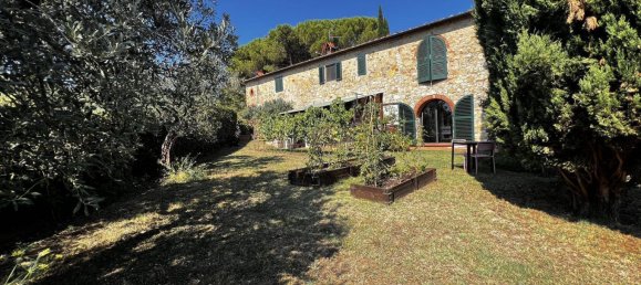 5 bedrooms House in Bucine, Italy No. 323230 3
