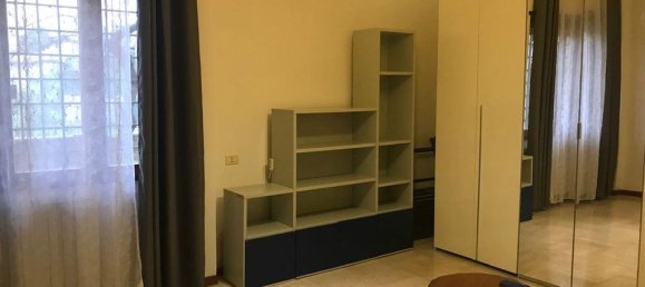 3 rooms Apartment in Rome, Italy No. 27865 2