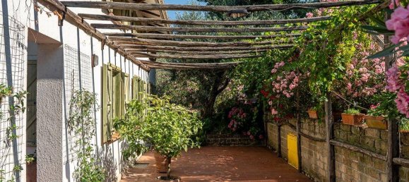 3 bedrooms Villa in Bolsena, Italy No. 300501 10