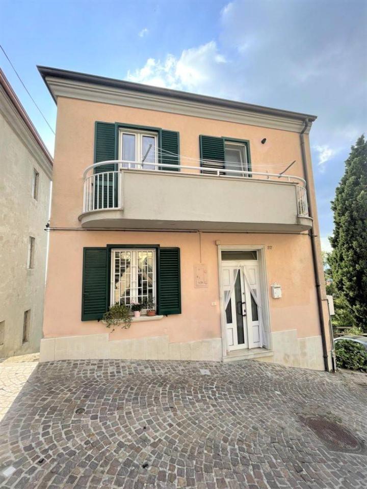 Дом с 3 комнатами в Альтавилла Ирпина, Италия № 144891