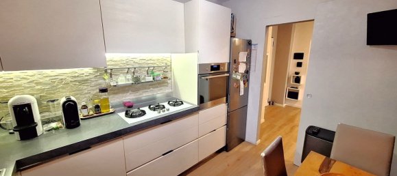 3 rooms Apartment in Modena, Italy No. 17496 3