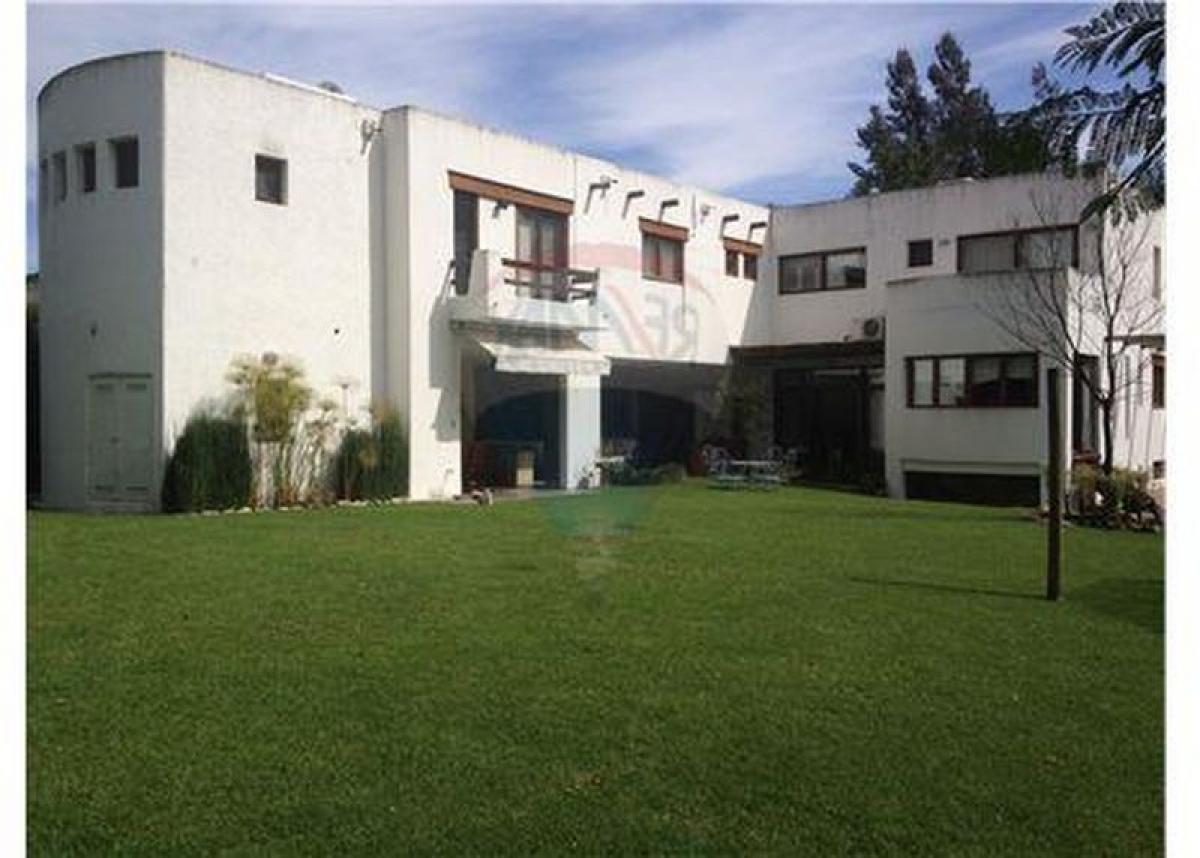 Дом с 5 спальнями в Пилар, Аргентина № 15140