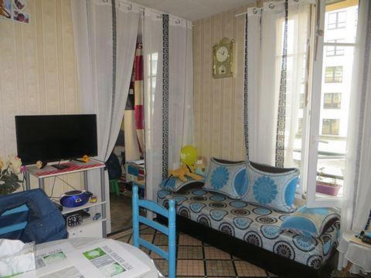 Studio in the Condo in Montreuil, France No. 34700