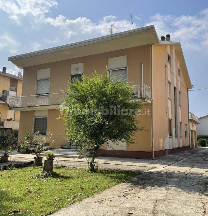 3 Schlafzimmer Wohnung in Mirandola, Italy, Nr. 98108