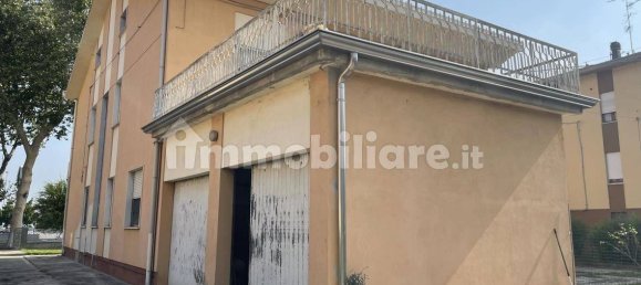 3 Schlafzimmer Wohnung in Mirandola, Italy, Nr. 98108 3