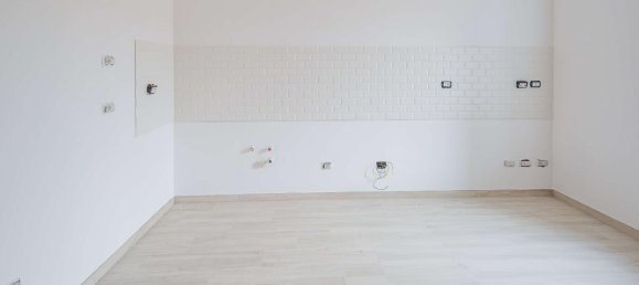 3 rooms Apartment in Trezzo sull'Adda, Italy No. 9158 5