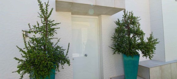 4 bedrooms Villa in Estepona, Spain No. 40977 8