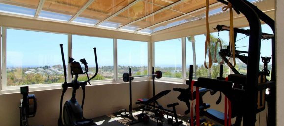 4 bedrooms Villa in Estepona, Spain No. 40977 9