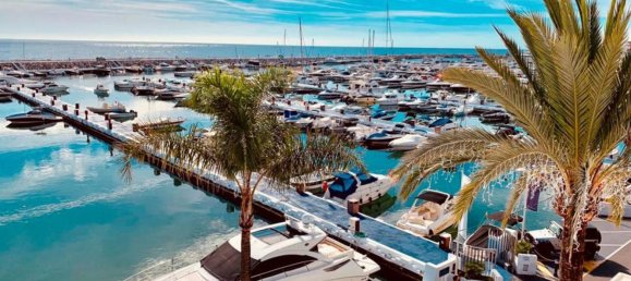 4 bedrooms Villa in Estepona, Spain No. 40977 19