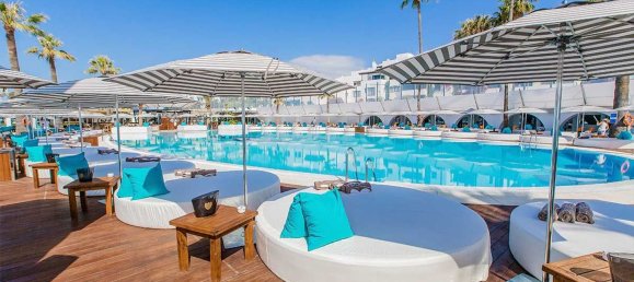 4 bedrooms Villa in Estepona, Spain No. 40977 18