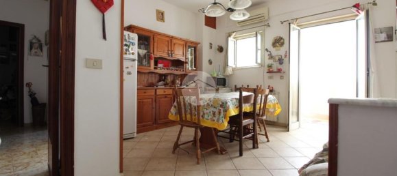 4 rooms Apartment in Palermo, Italy No. 268906 2