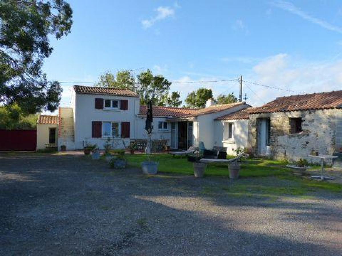 Casa de 4 dormitorios en Pornic, France No. 24350