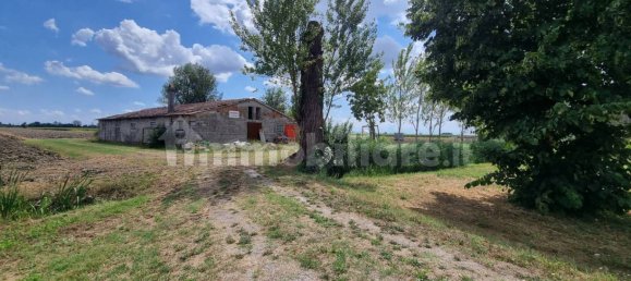 2 bedrooms House in Bondeno, Italy No. 351908 14