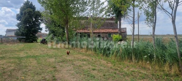 2 bedrooms House in Bondeno, Italy No. 351908 4