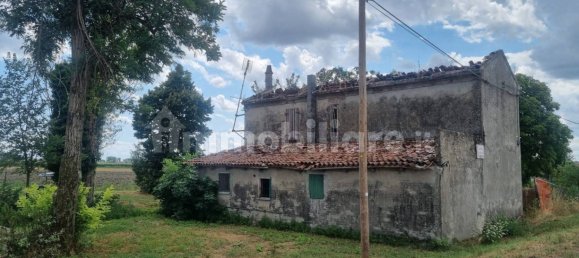 2 bedrooms House in Bondeno, Italy No. 351908 5