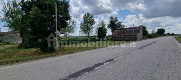 2 bedrooms House in Bondeno, Italy No. 351908 8