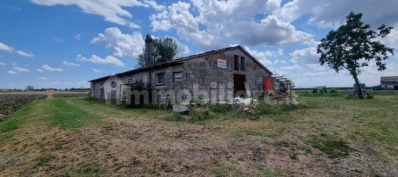 2 bedrooms House in Bondeno, Italy No. 351908 13