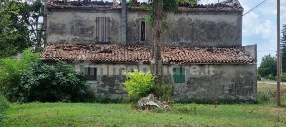 2 bedrooms House in Bondeno, Italy No. 351908 2