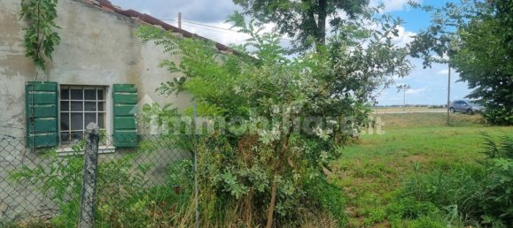 2 bedrooms House in Bondeno, Italy No. 351908 17