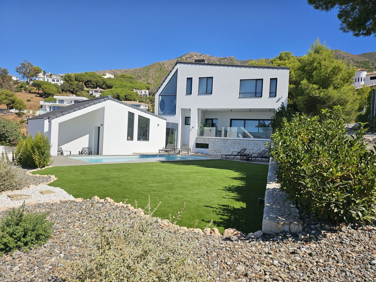 3 bedrooms Villa in Mijas, Spain No. 277403