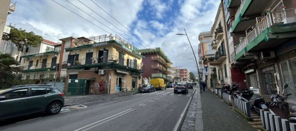 20m² Commercial property in Portici, Italy No. 136678 6