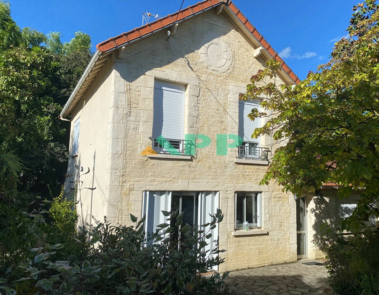 Casa de 5 dormitorios en Viry-Chatillon, France No. 161632