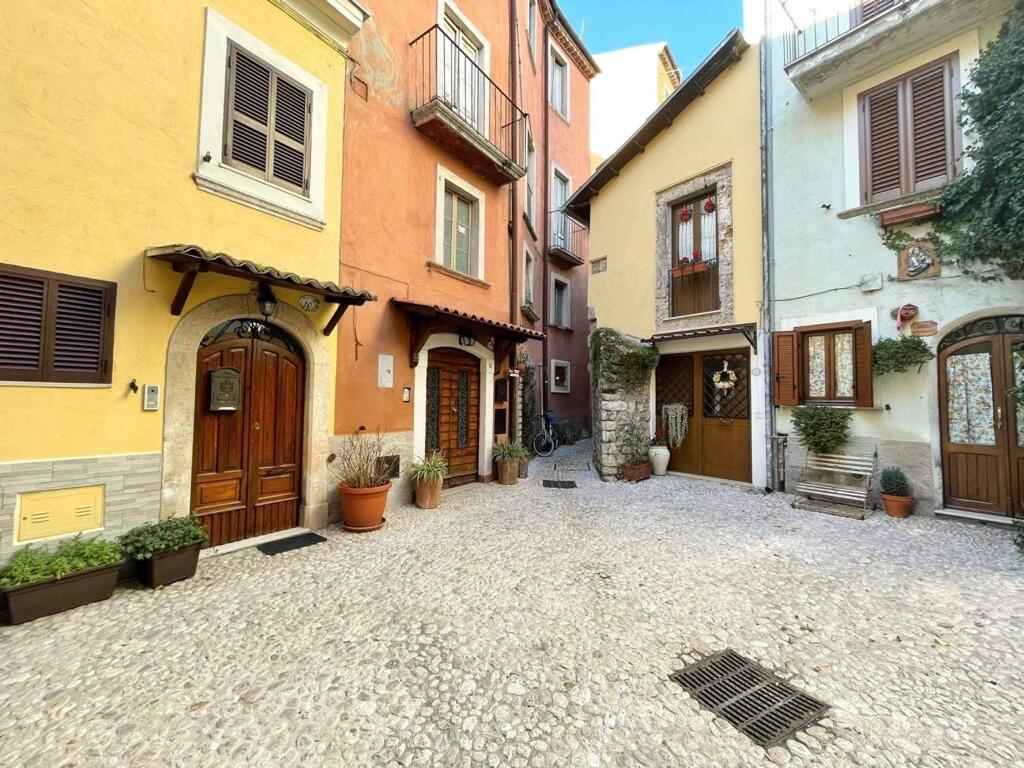  Castillos de 4 dormitorios en Sora, Italy No. 57374