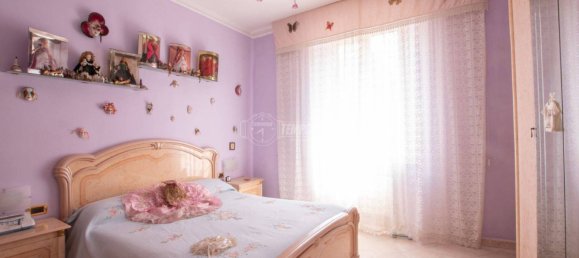 Apartamento de 3 dormitorios en Genoa, Italy No. 174084 10